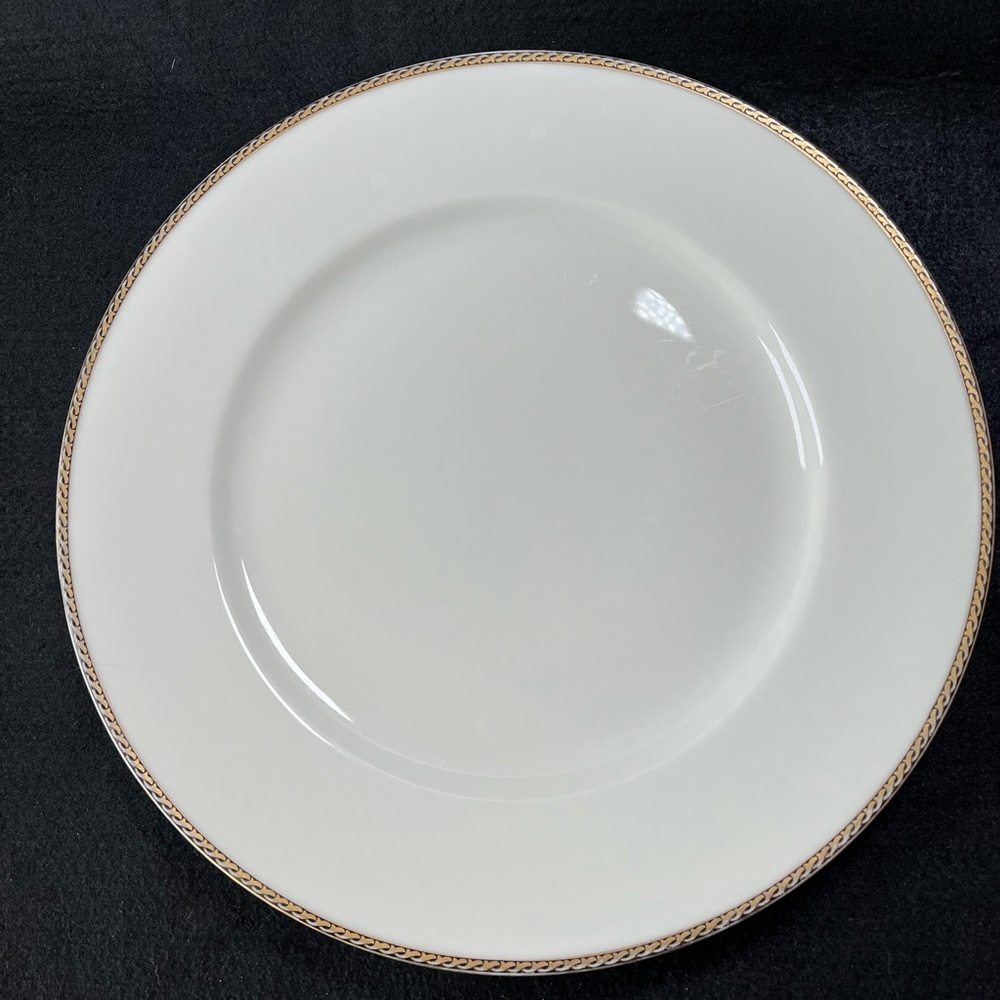 Eschenbach Bavaria porcelain dinner plate with a gold trim.